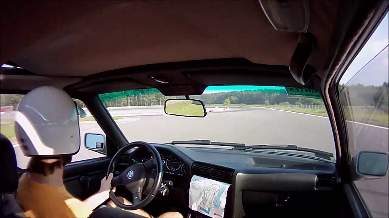 2016.09.10 ClassicAutoCup Jastrząb BMW E30 przejazd 4 Andrzej Kozłowski