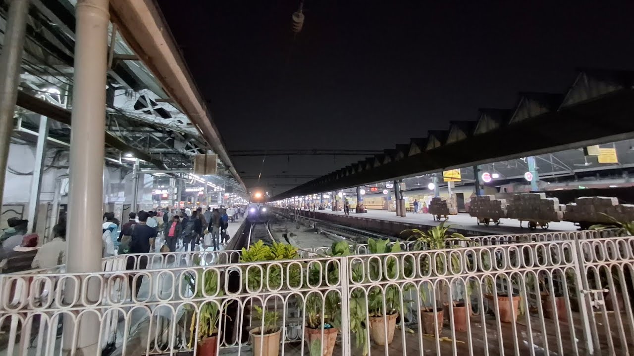 Holi Chaos at Chennai Central Railway Station! 12651 TN sampark Kranti 