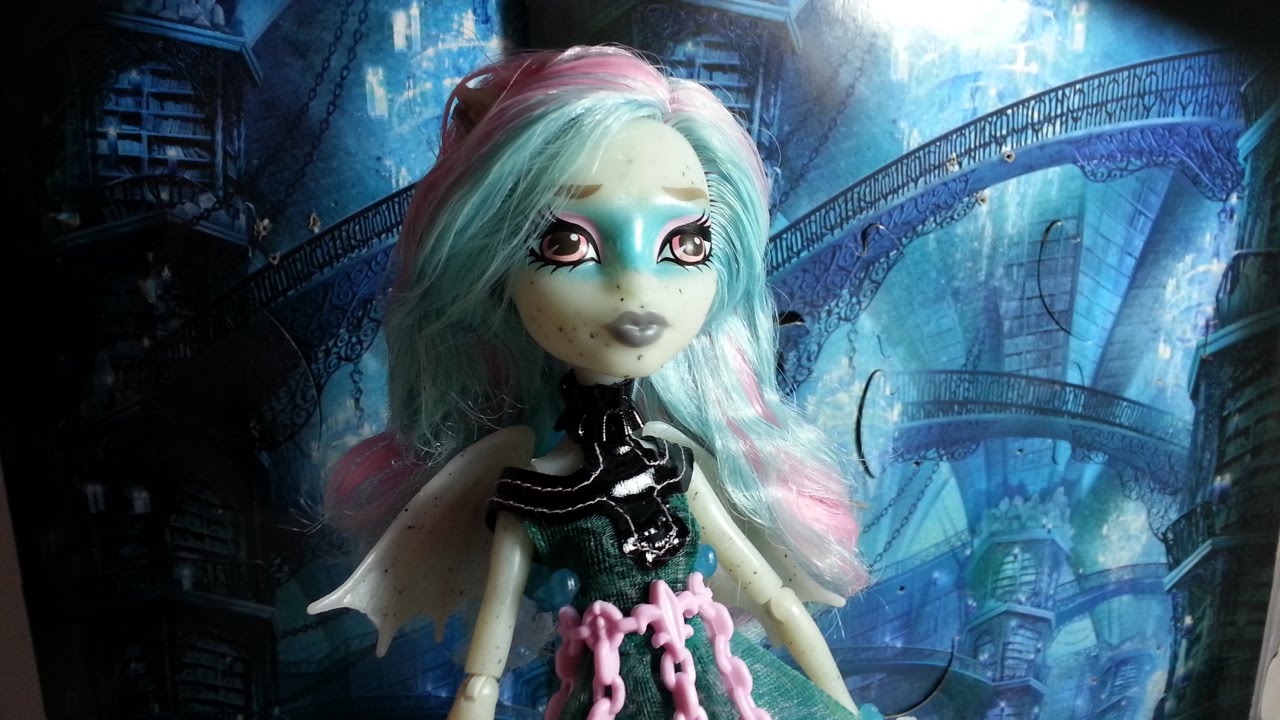 Review Monster High Rochelle - Haunted