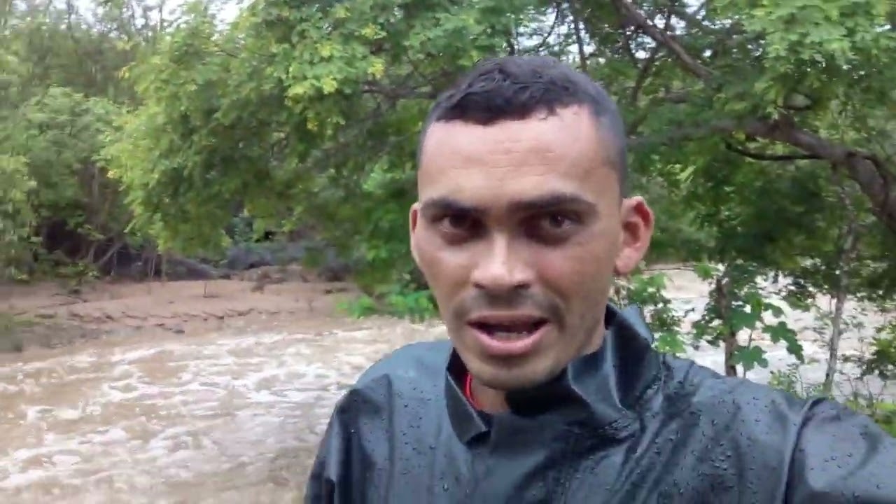 Olha oque tive que enfrentar hoje neste riacho no interior da Paraíba 