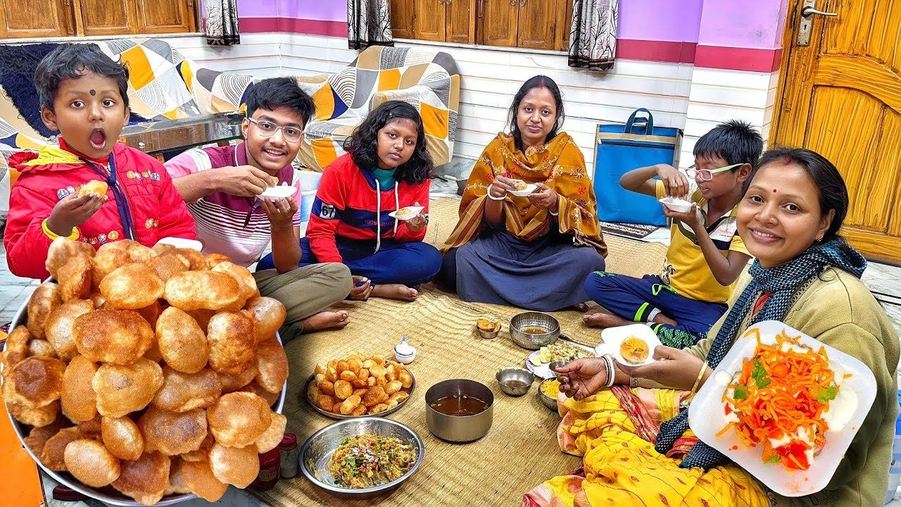 সবাইমিলে রাতের ফুচকা ও চুরমুর পার্টি বেশ জমে গেল ৷৷