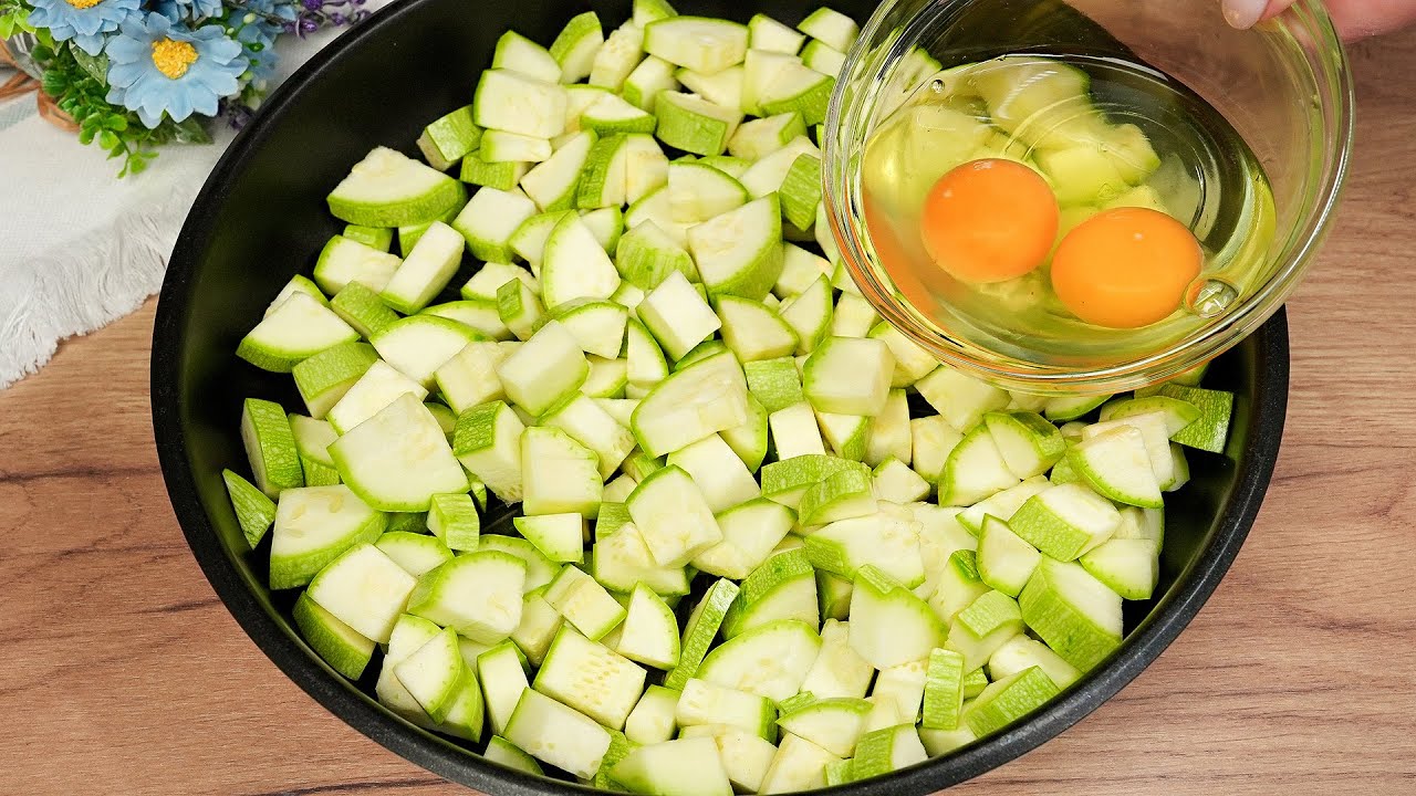 Zucchini and 2 eggs! A quick and delicious breakfast recipe!