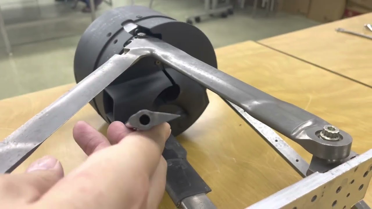 F1用フロントサスペンションの動き（風洞用の1／3スケールモデル）　#9