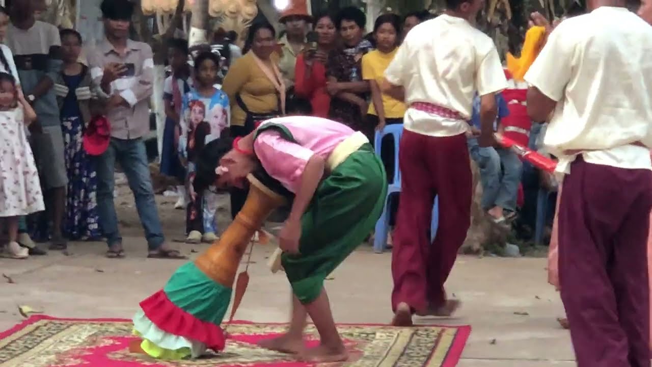 Dance performance Chhay Yam in Cambodia / Pov Landscape