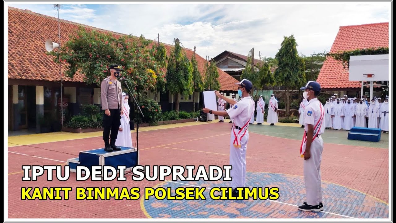 Kanit Binmas Polsek Cilimus sebagai Pembina Upacara  - SMPN 3 Cilimus