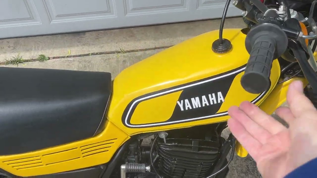 1978 Yamaha DT400 idle and rev.