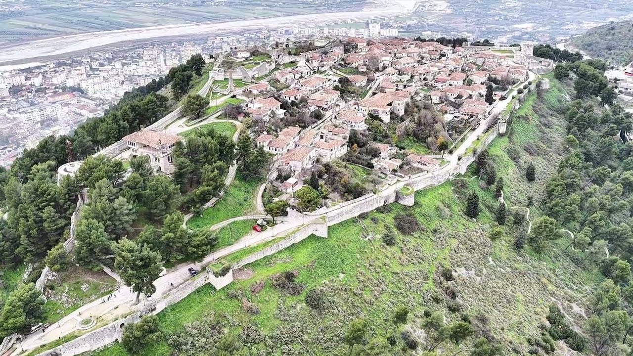 📍Berati ❤️😍 #albania #berat #castle #beautiful #viral #youtube #video #amazing #visit #visitalbania 
