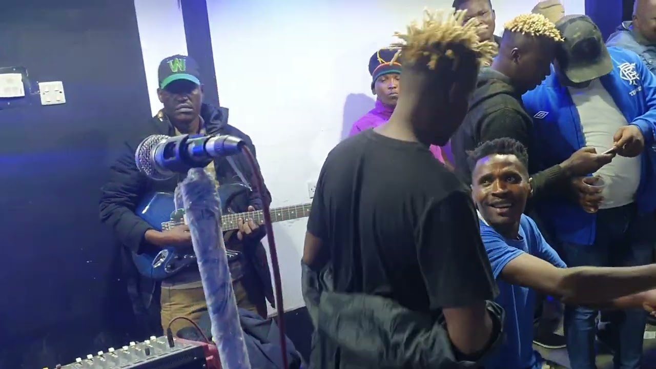 Maima playing Story sya Upusi by Kimangu live @Thwake Resort Koma Wapi Kule SALA ndani yakee 🎤🤼‍♂️💥