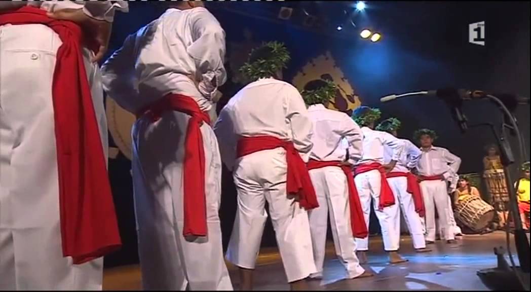 Otea mau école de Parea HUAHINE (élèves de CM1 et CM2) juin 2013 à Paea