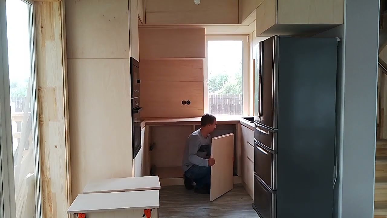 Кухонный гарнитур из фанеры в домашних условиях.