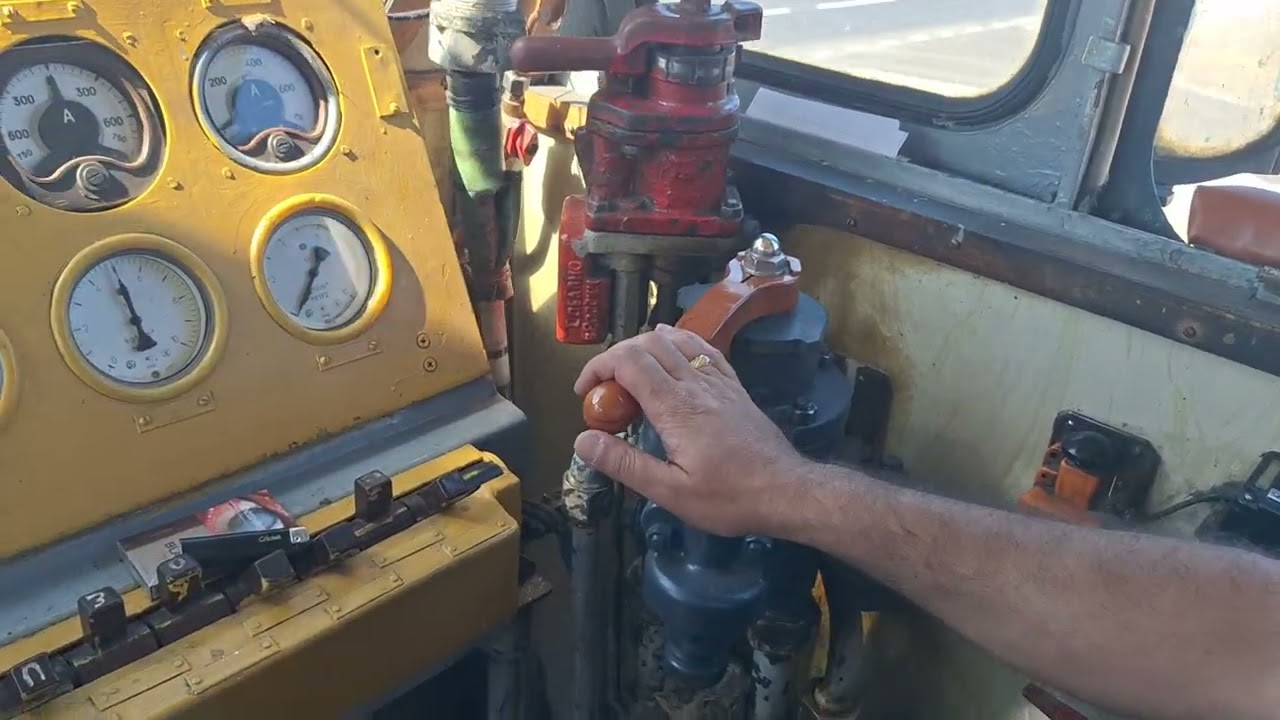 В кабине машиниста пассажирского поезда-In the driver's cabin of the Yerevan-Batumi passenger train