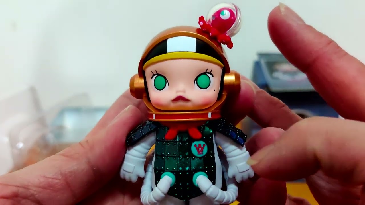 Unboxing Pop Mart Molly Space Warrior (泡泡玛特)