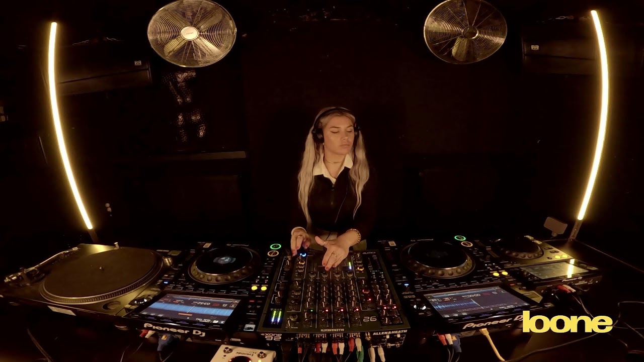 Loone LIVE w/ VIKTORIA SPIELMANN