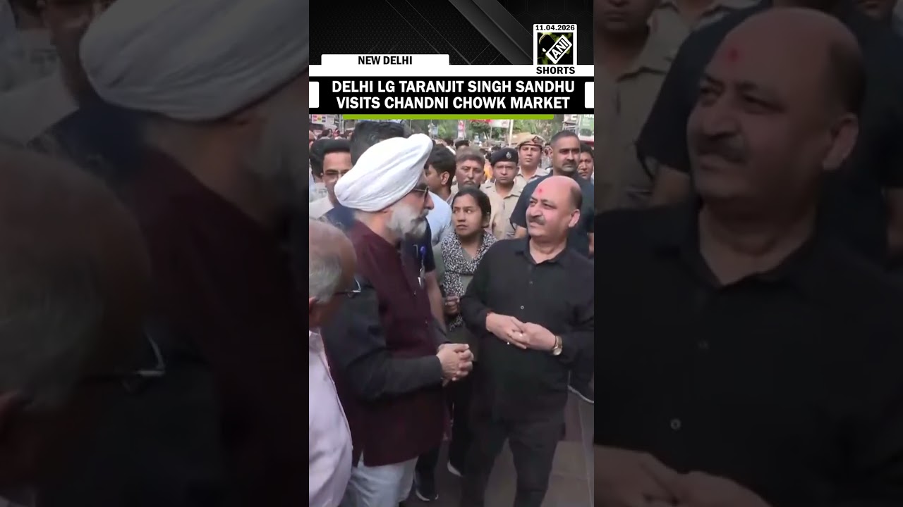 Delhi LG Taranjit Singh Sandhu visits Chandni Chowk market, interacts with shopkeepers