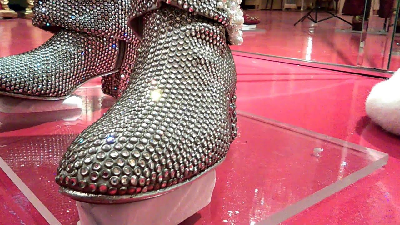 Liberace Studios #0009:  The Shoes Special