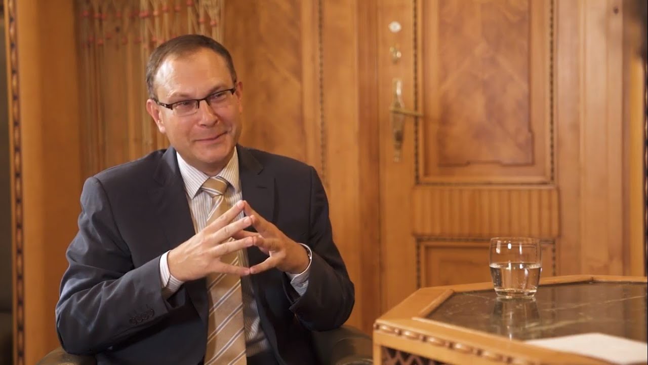 Prof. Kysela: Nestávejme se pragmatiky cynismem okořeněnými, čtěme ústavu jako román
