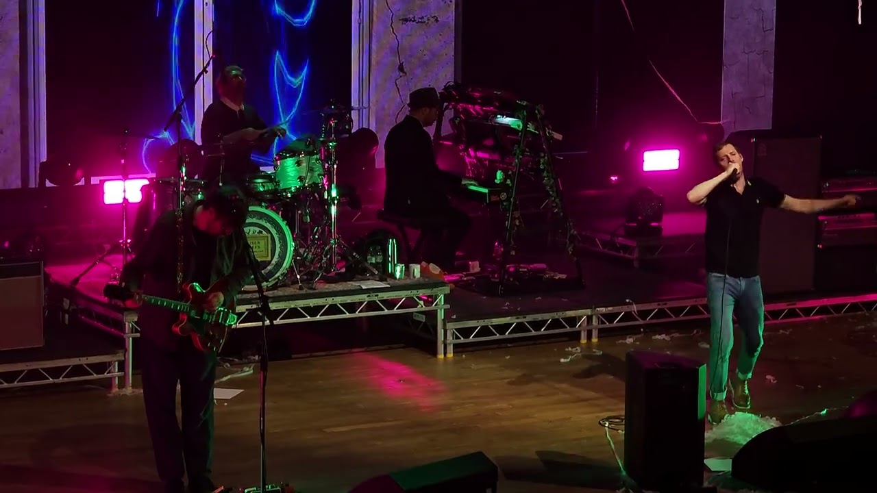 Kaiser Chiefs - Reasons to Stay Alive / The Angry Mob