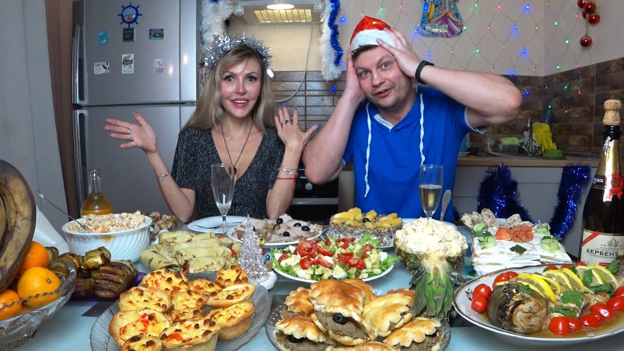 МУКБАНГ дегустируем БЛЮДА с НОВОГОДНЕГО СТОЛА 🎅🥘🥗🥞 | Ожидание и РЕАЛЬНОСТЬ 🤯