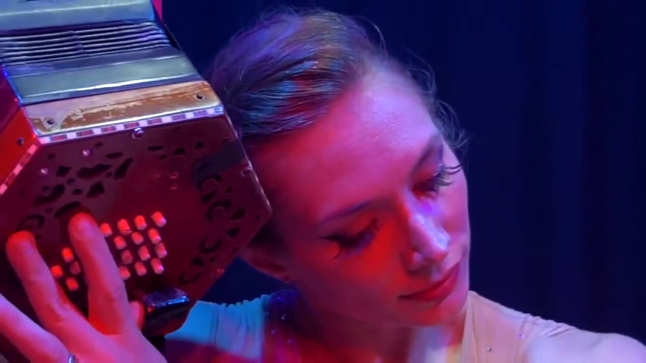 Single Aerial Straps Performance | Tatyana Ozhiganova | The Circus Cabaret | Barn Theatre