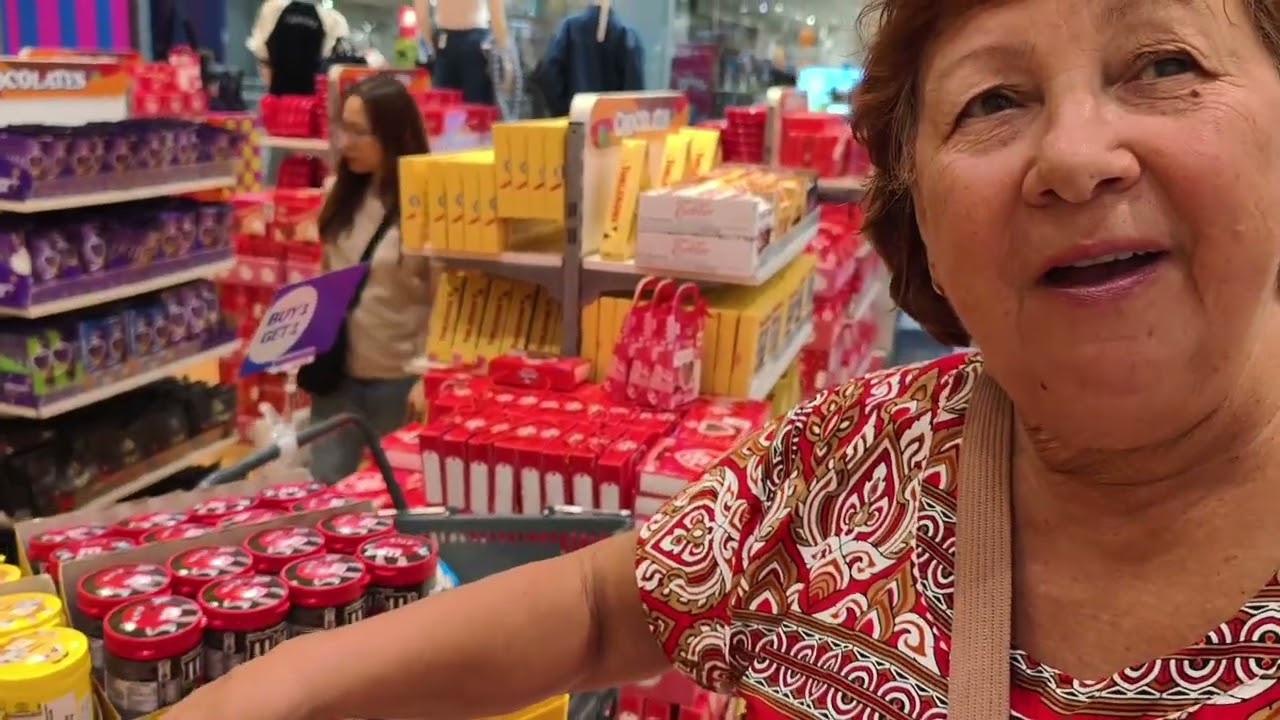 MAMA OLGA FIRST TIME IN THE BIGGEST MALL IN MINDANAO! She is very happy! 
