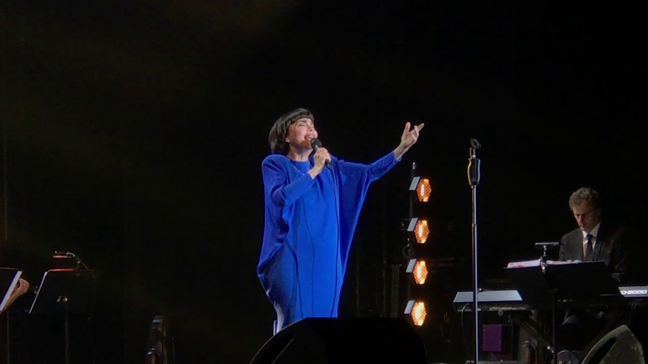 Mireille Mathieu - Ma mélodie d'amour (Prague, 08.03.2020)