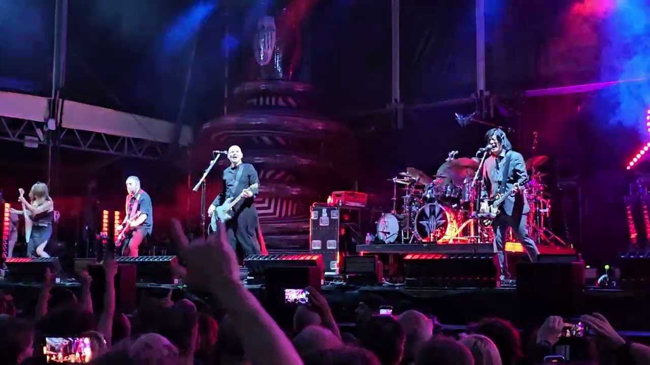 Smashing Pumpkins - Cherub Rock (Live Berlin 2025)