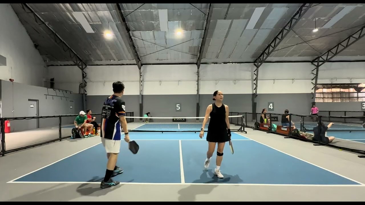 @Pickleball mHub: Lorenz/Pebbles vs. Paulie/Enzo
