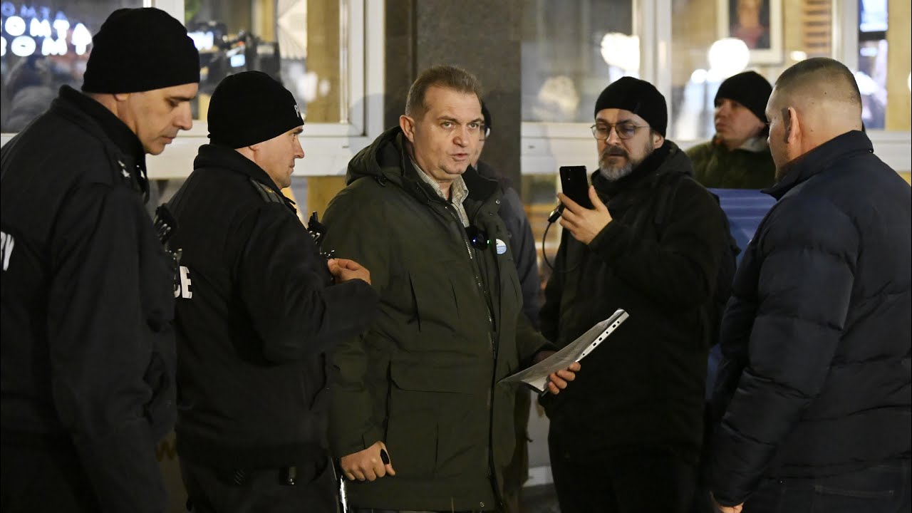 Боец протестира срещу Румен Радев