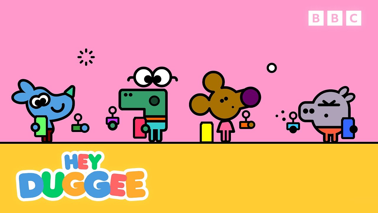 The Squirrels First Day Badges | Hey Duggee Official