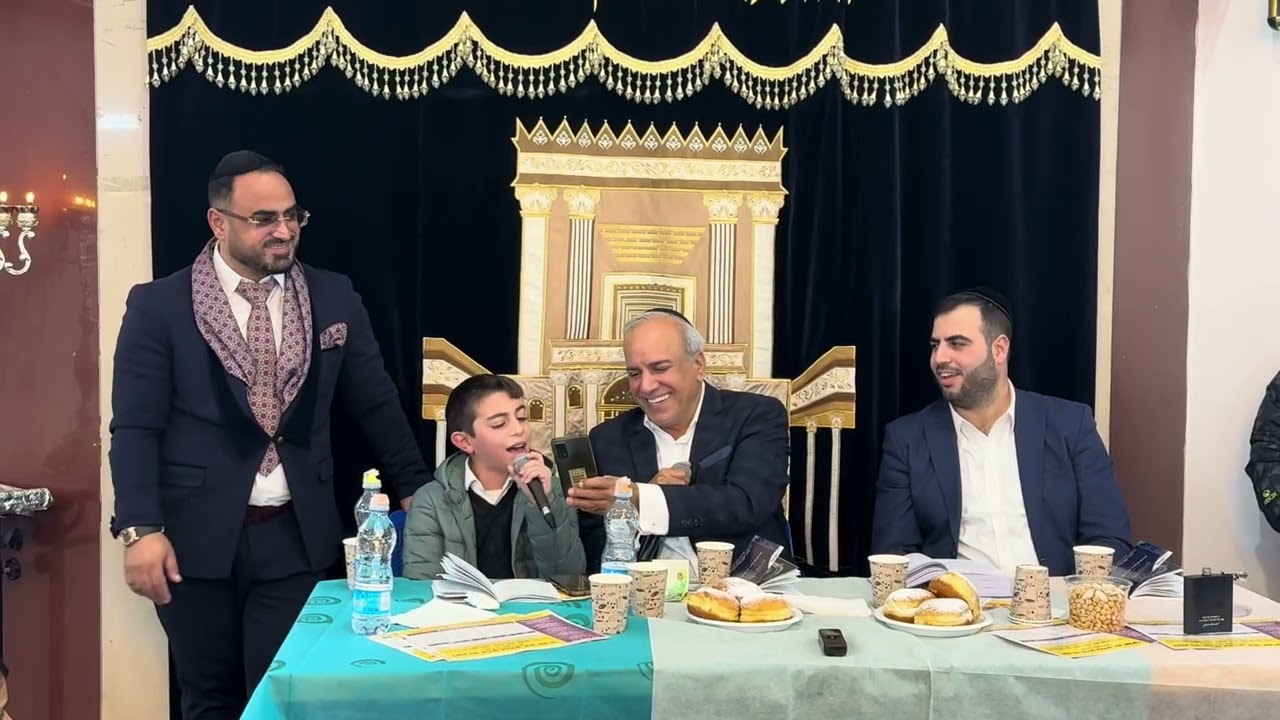 יחיאל נהרי ונתנאל כהן בשיר אלוקי אל תעזבני עם ילד הפלא אלעזר חוטה  בבית יעקב נר שביעי חנוכה