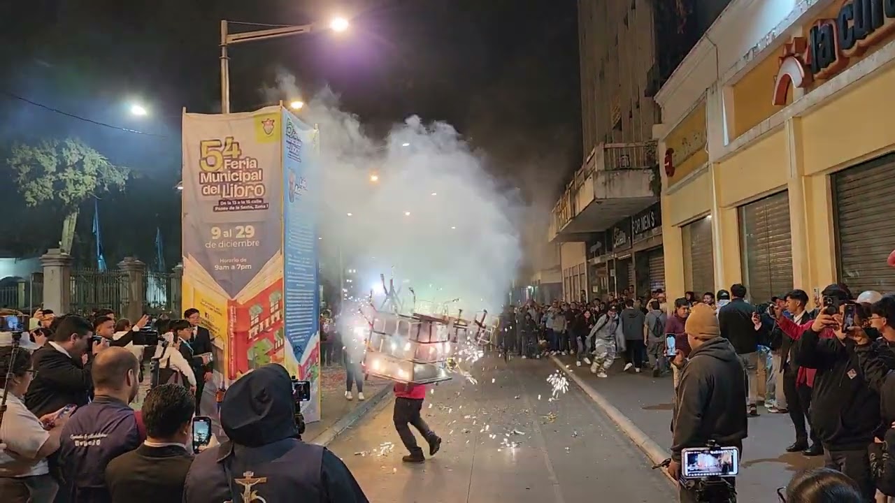 Crónica de Fe: El Cortejo Procesional de la Santísima Virgen de los Pobres 2026 quema de torito 