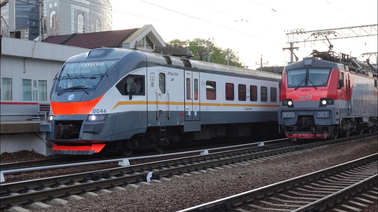 Elektrotriebwagen EP2D - ЭП2Д Abfahrt in Moskau mit Makro