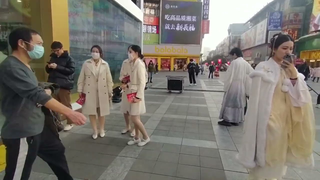 Changsha Impressions 1: Huangxing Road Walk - China‘s Times Square? | 7 Jan 2023