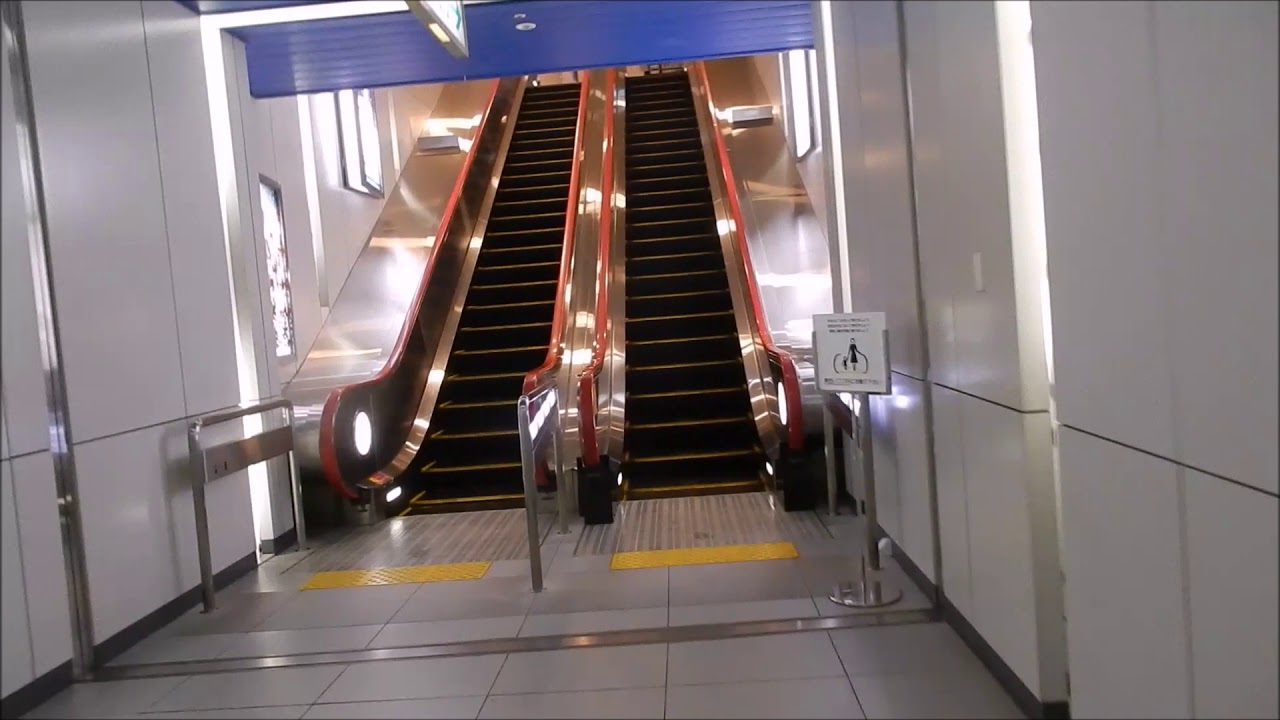 新千歳空港の少し変わったエスカレーター