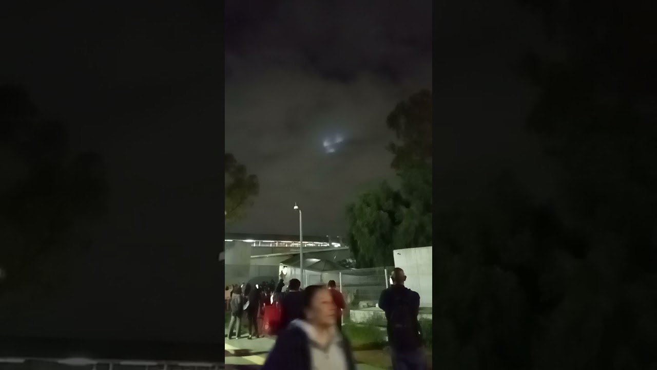 luces extra&ntilde;as en el cielo en CDMX