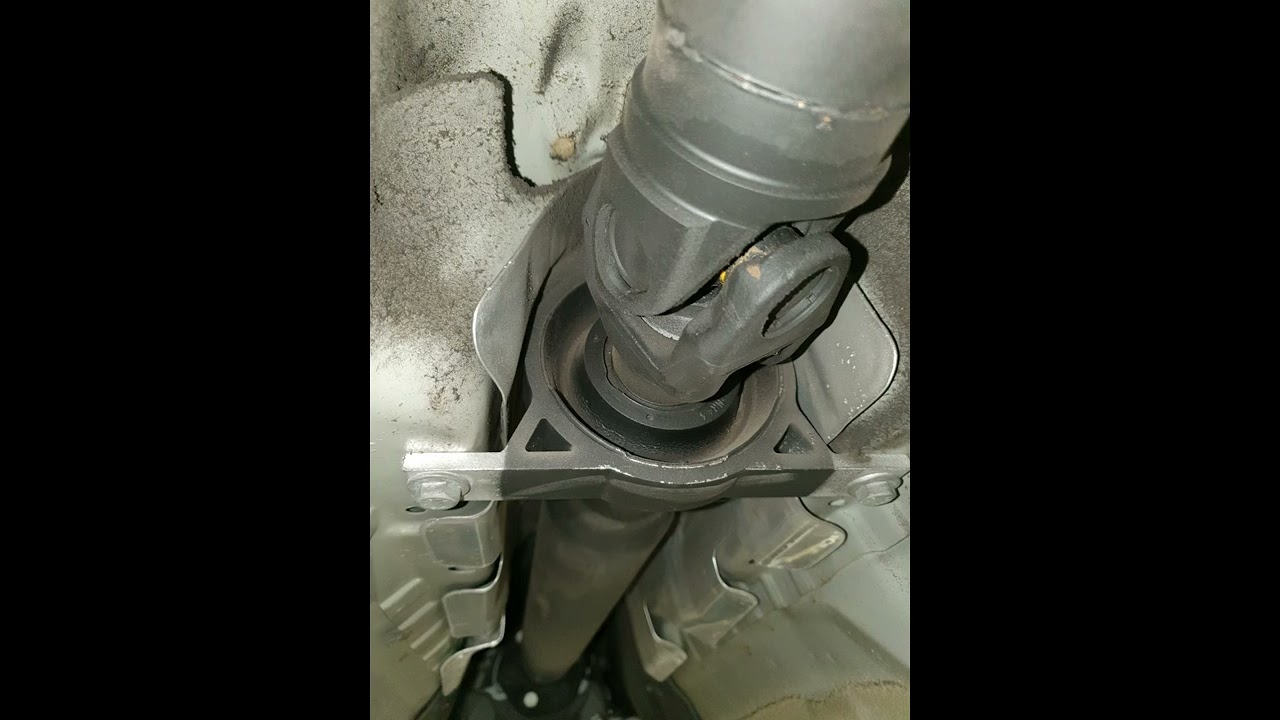 BMW 5 E60 / E61 Hardyscheibe ( Gelenkscheibe) Mittellager Kardanwelle