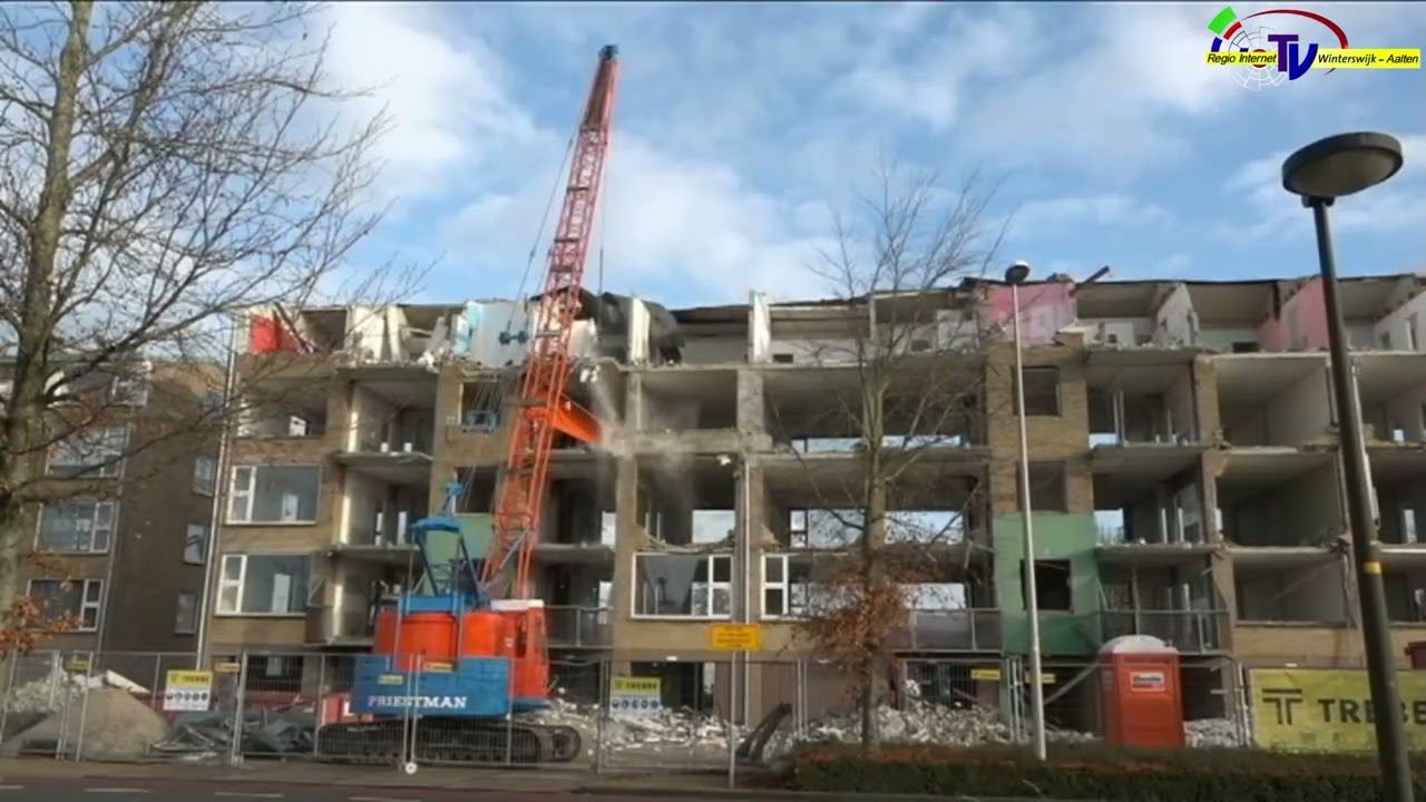 Sloopkogel ontmanteld flats aan Europalaan in Winterswijk