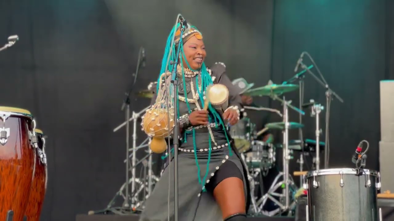 Dobet Gnahoré  live