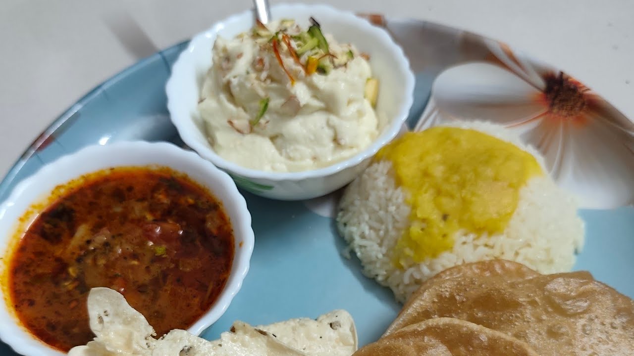 गुढीपाडव्यासाठी खास फक्त 25 मिनिटात तयार केशर पिस्ता श्रीखंड आणि टम्म फुगणारी पुरी@manjushree_12