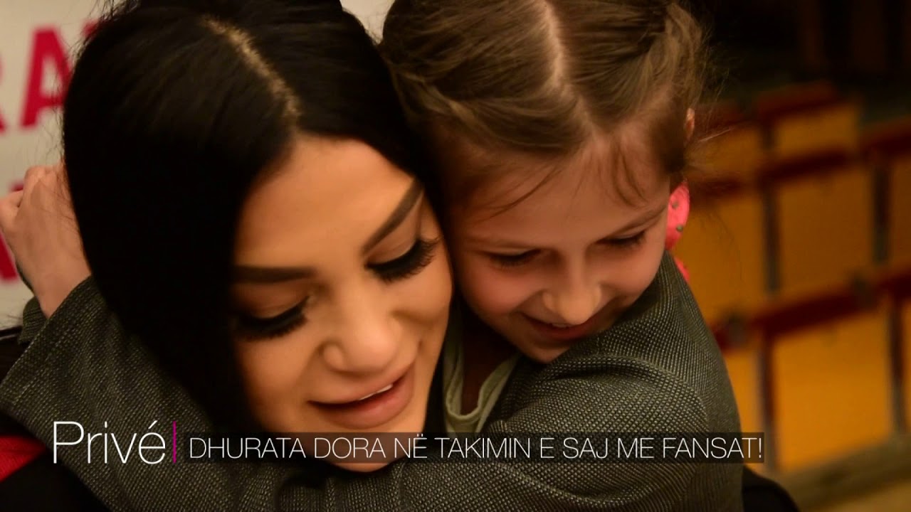 Dhurata Dora në takimin e saj me fansat!