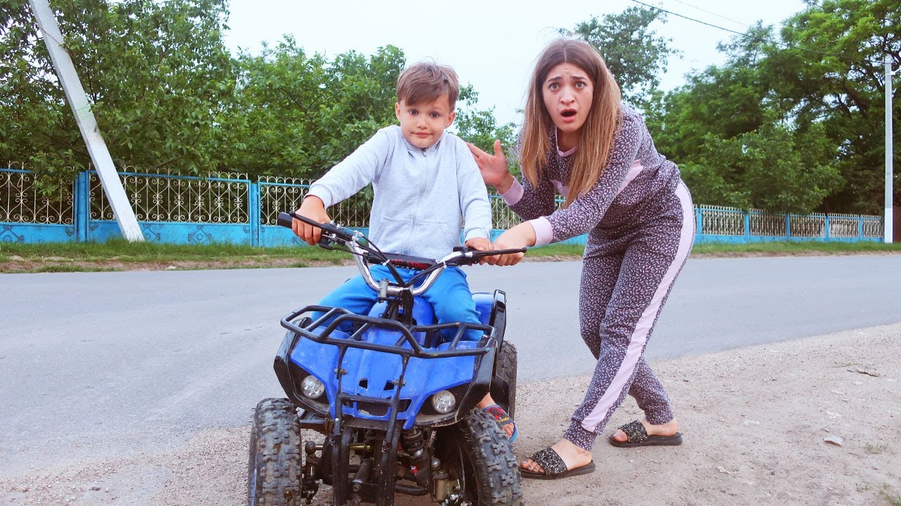 SINGUR cu ATV-UL în MIJLOCUL STRĂZII/ Albert Nu a ASCULTAT de MAMA