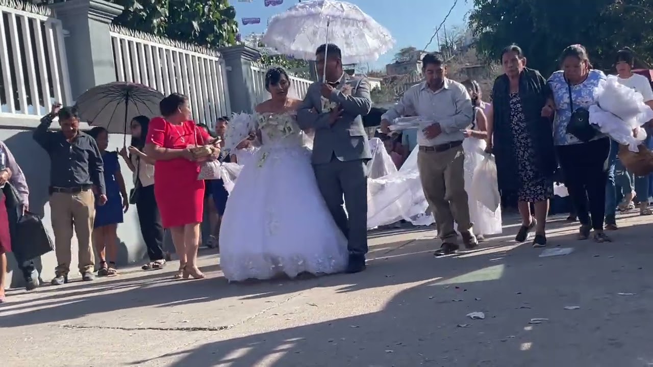  LOS RECIÉN CASADOS  RUMBO AL SALÓN DE FIESTA FEBRERO 21/26