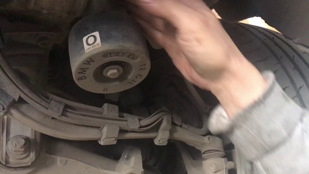 BMW 520i Arka viraj denge kolu ve z kolları eksik olan araç