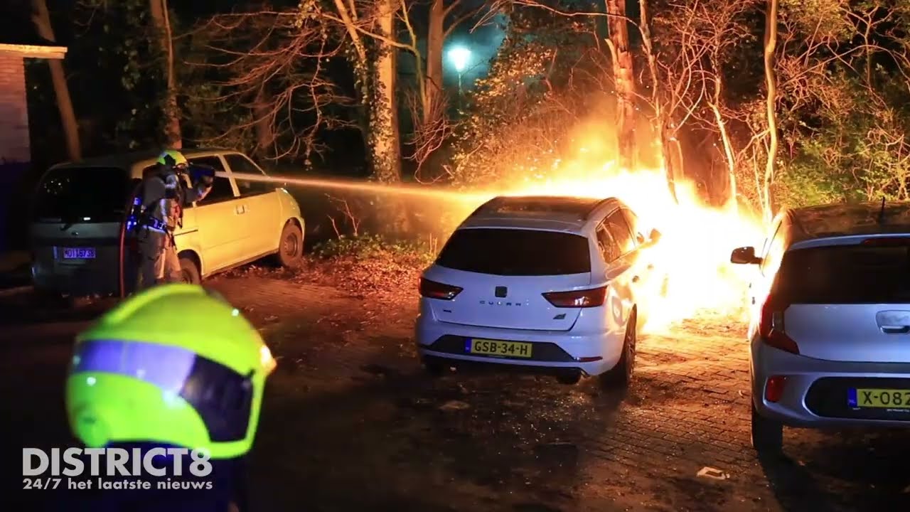 Opnieuw geparkeerde auto in brand op parkeerplaats Aan ‘t Verlaat Delft