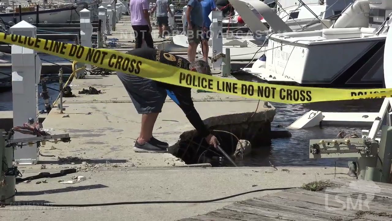 09-29-2022 Fort Myers, FL - City of Fort Myers Yacht Basin Marina - Boats Sunk - Pier Damage