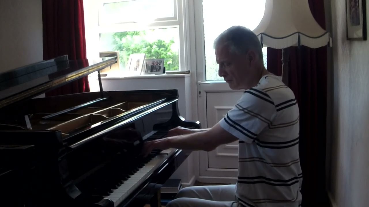 Chopin, Ballade in G minor Op.23 played by Julian Hellaby (paulprocopolis)