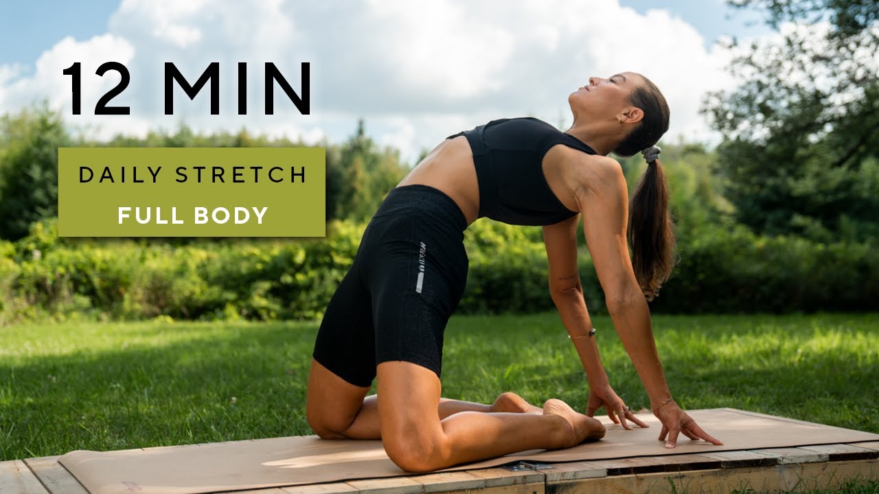 12 MIN-DAILY FULL BODY STRETCH with Deanna// Follow Along
