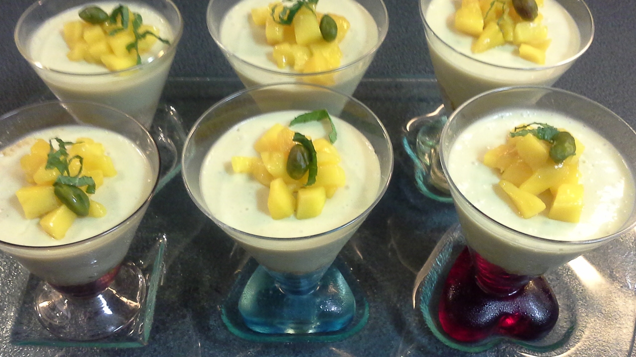 حلي لديد بدون فرن يحضر في 15 دقيقه cheesecake en verrine au mangue