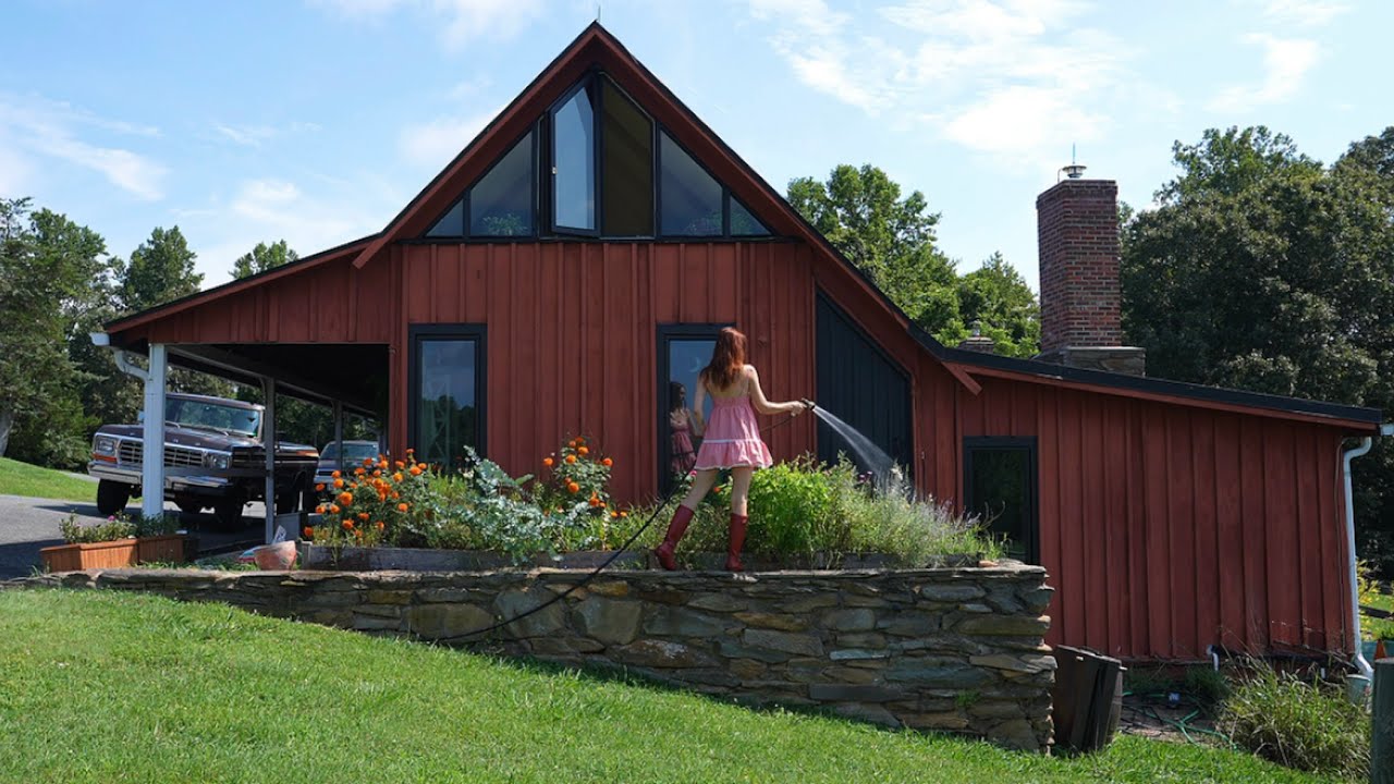 Living alone in a hundred year old barn cottage | Garden project, making art, horseback riding🌷