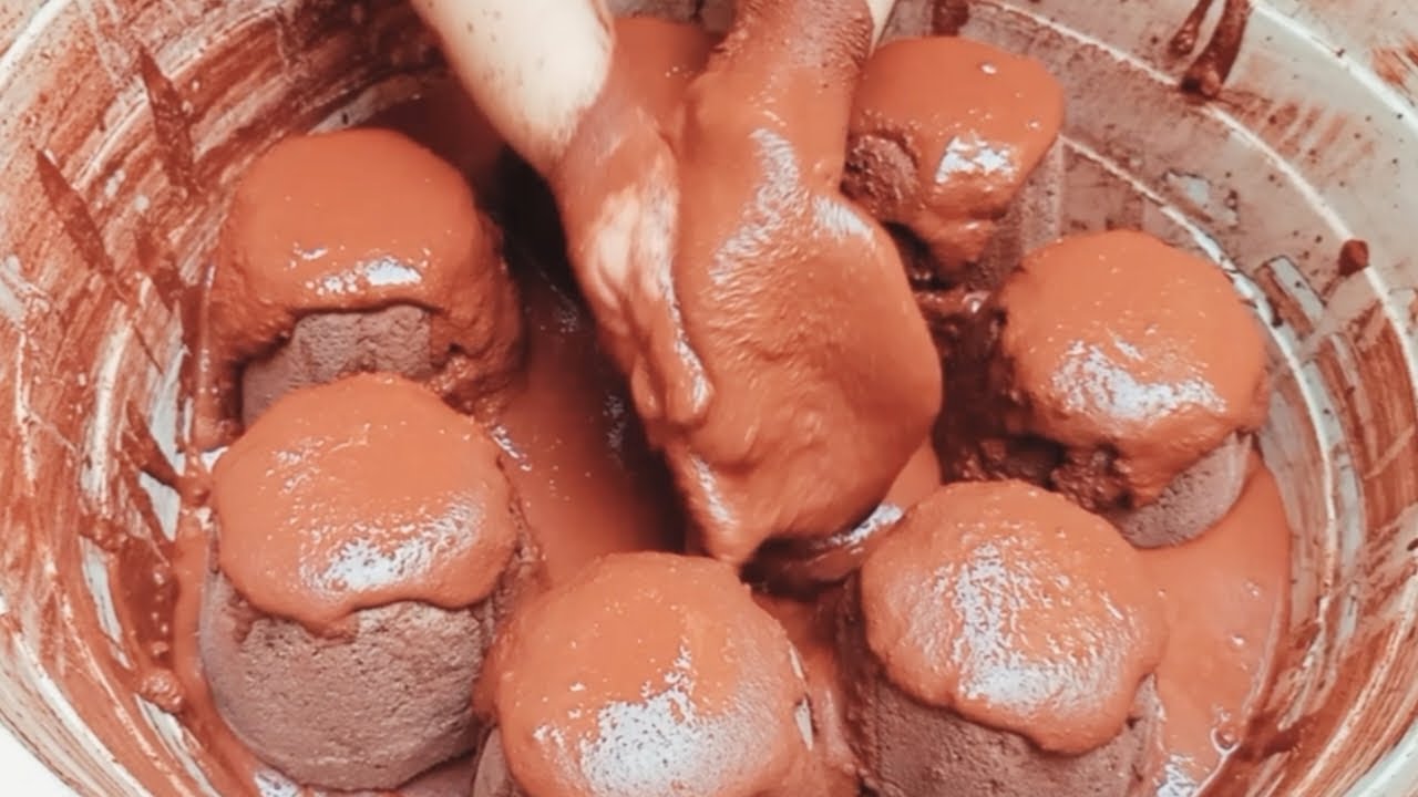 New Video Satisfying Relaxing Dusty Crispy Soft Red Kiln Clay Asmr Water Crumbling+Paste Play Asmr😋.